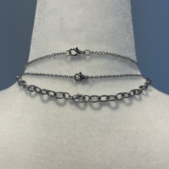 3 silver necklace bundle, lock, handcuffs and plain chain, shovel - Picture 2 of 3